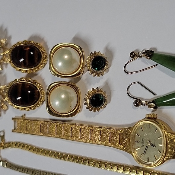 Elegant Gold Tone Jewelry Lot for Women - Picture 8 of 10